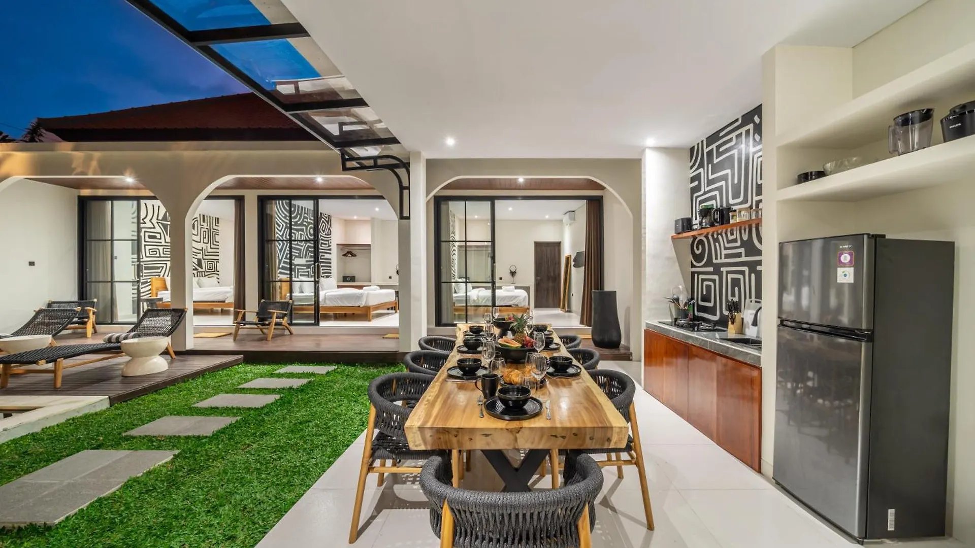 Alisa 4 - Brand New Villa With Breathtaking Garden Views - Expansive Pool - 4 Luxury Bedrooms Seminyak