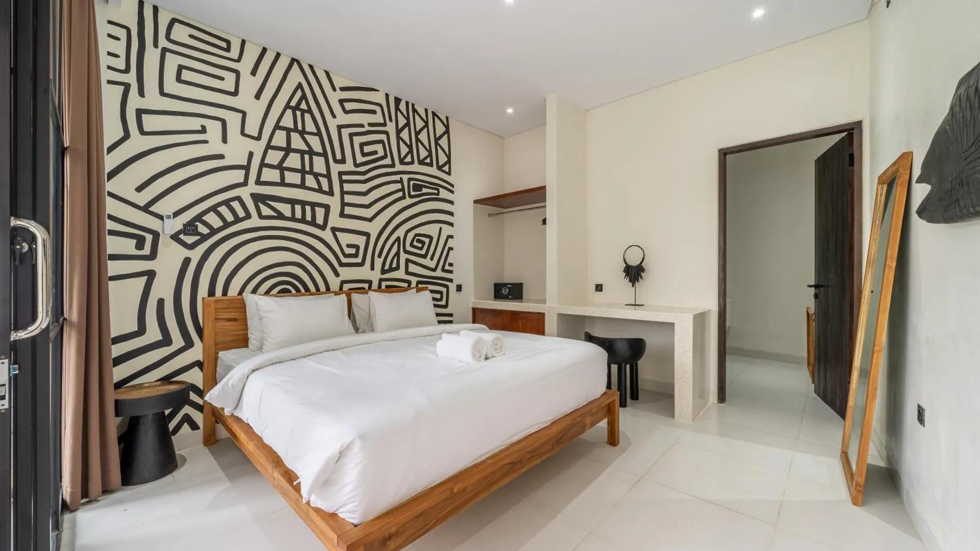 Alisa 4 - Brand New Villa With Breathtaking Garden Views - Expansive Pool - 4 Luxury Bedrooms Seminyak